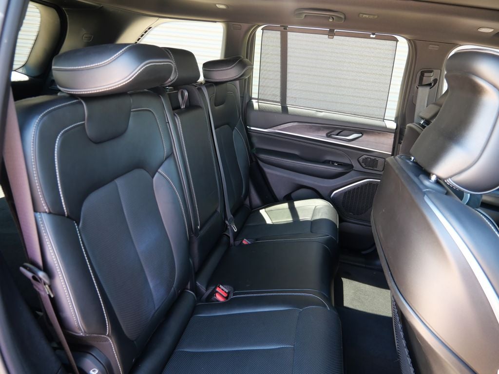 2023 Jeep Grand Cherokee Overland Luxury Tech Group