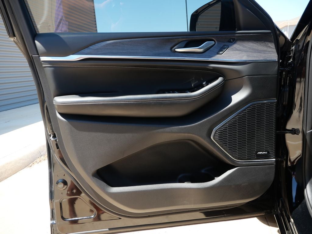 2023 Jeep Grand Cherokee Overland Luxury Tech Group