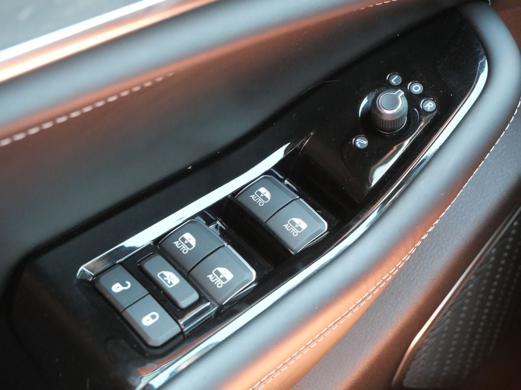 2023 Jeep Grand Cherokee Overland Luxury Tech Group