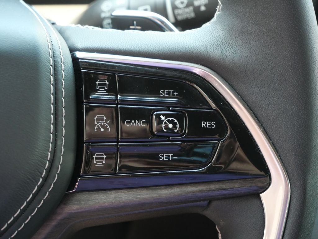 2023 Jeep Grand Cherokee Overland Luxury Tech Group