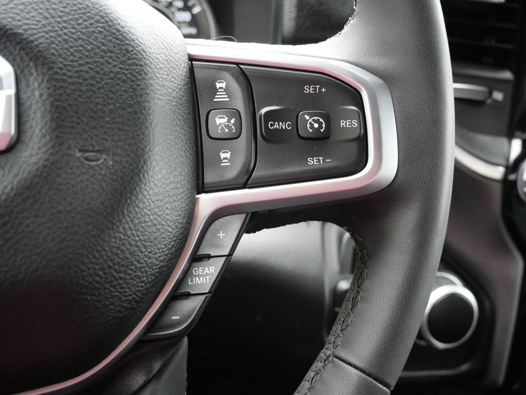 2025 RAM 1500 Big Horn/Lone Star 4WD | Night Edition