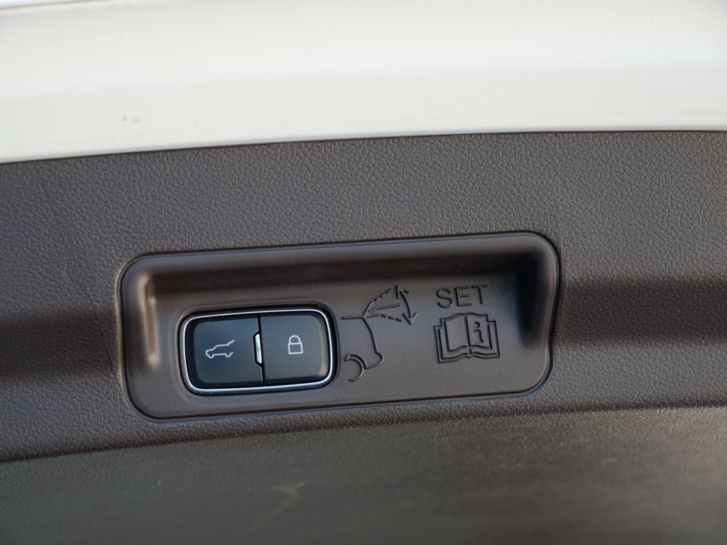 2022 Ford Explorer King Ranch 4WD | 3rd Row Seating