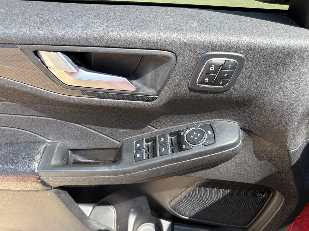 2023 Ford Escape ST-Line Select AWD | Tech Pkg