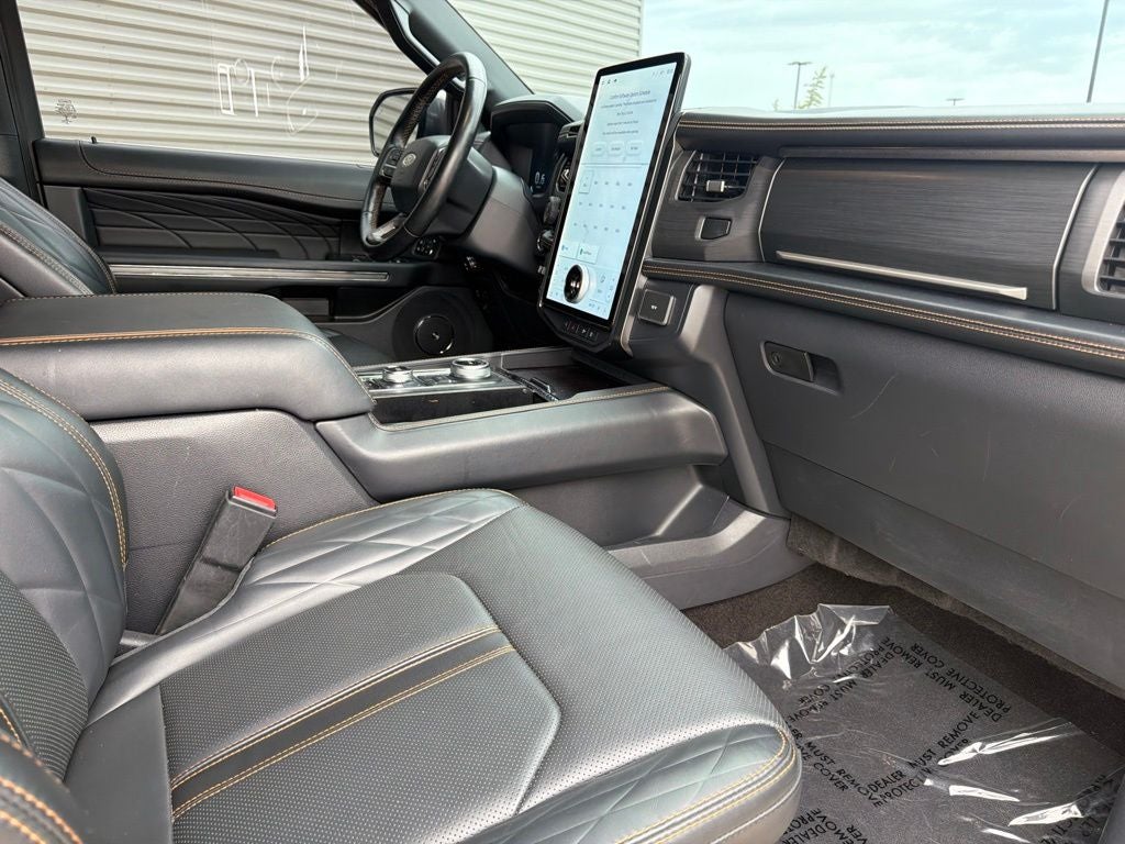 2022 Ford Expedition Max Platinum 4WD | 7 Passenger