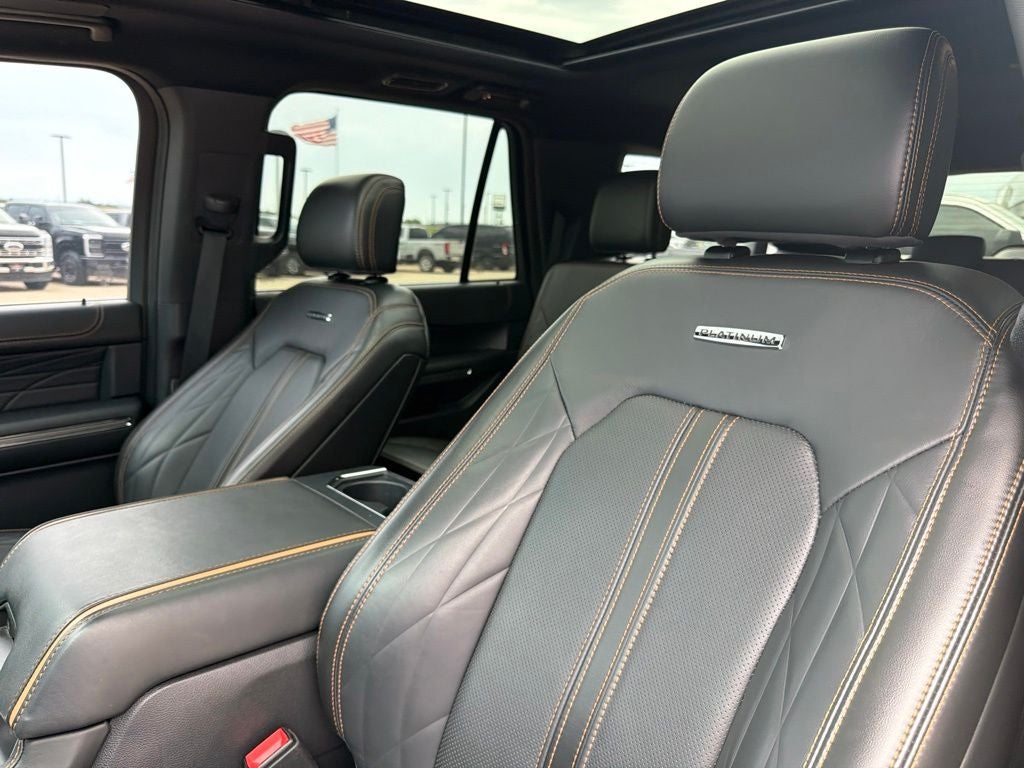 2022 Ford Expedition Max Platinum 4WD | 7 Passenger