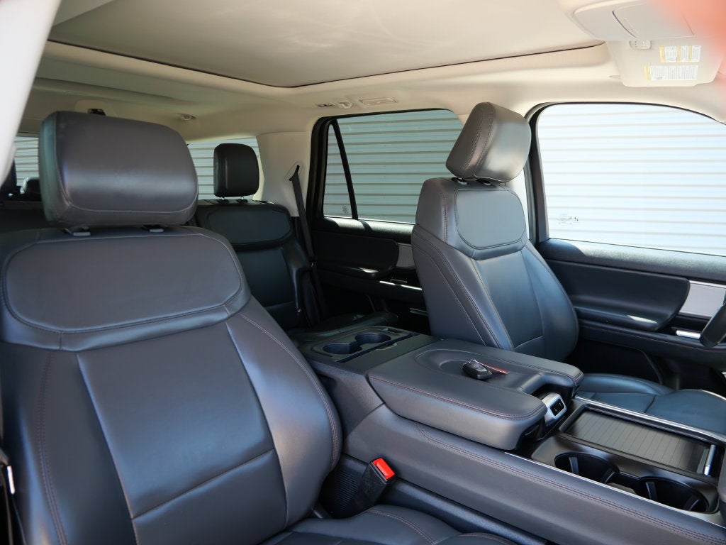 2025 Ford Expedition Active 4WD | 7 Passenger