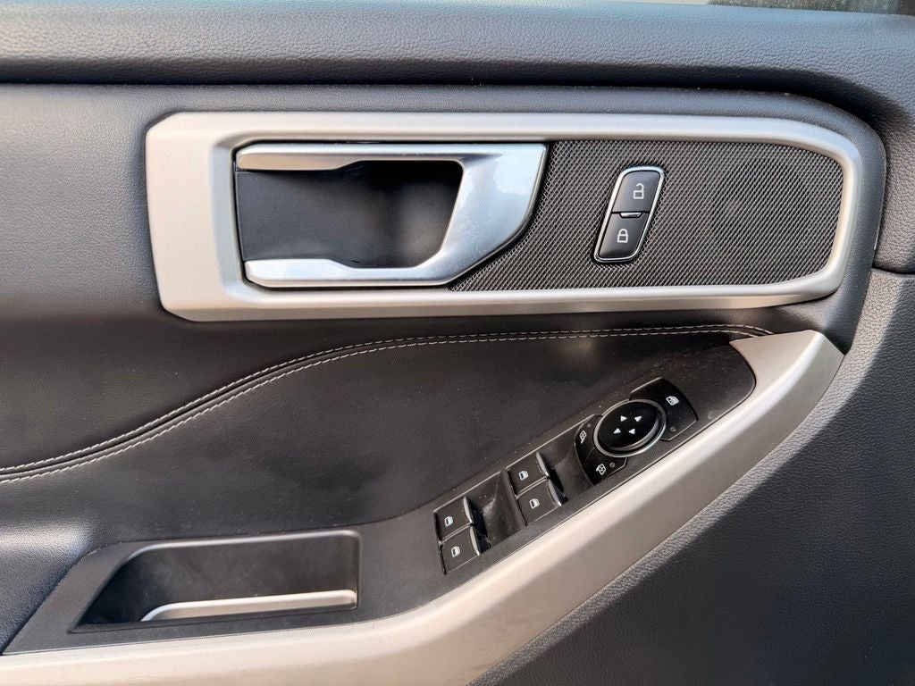 2022 Ford Explorer XLT 4WD | 7 Passenger