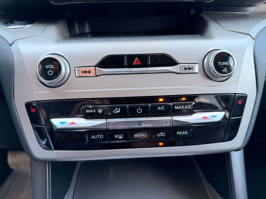 2022 Ford Explorer XLT 4WD | 7 Passenger