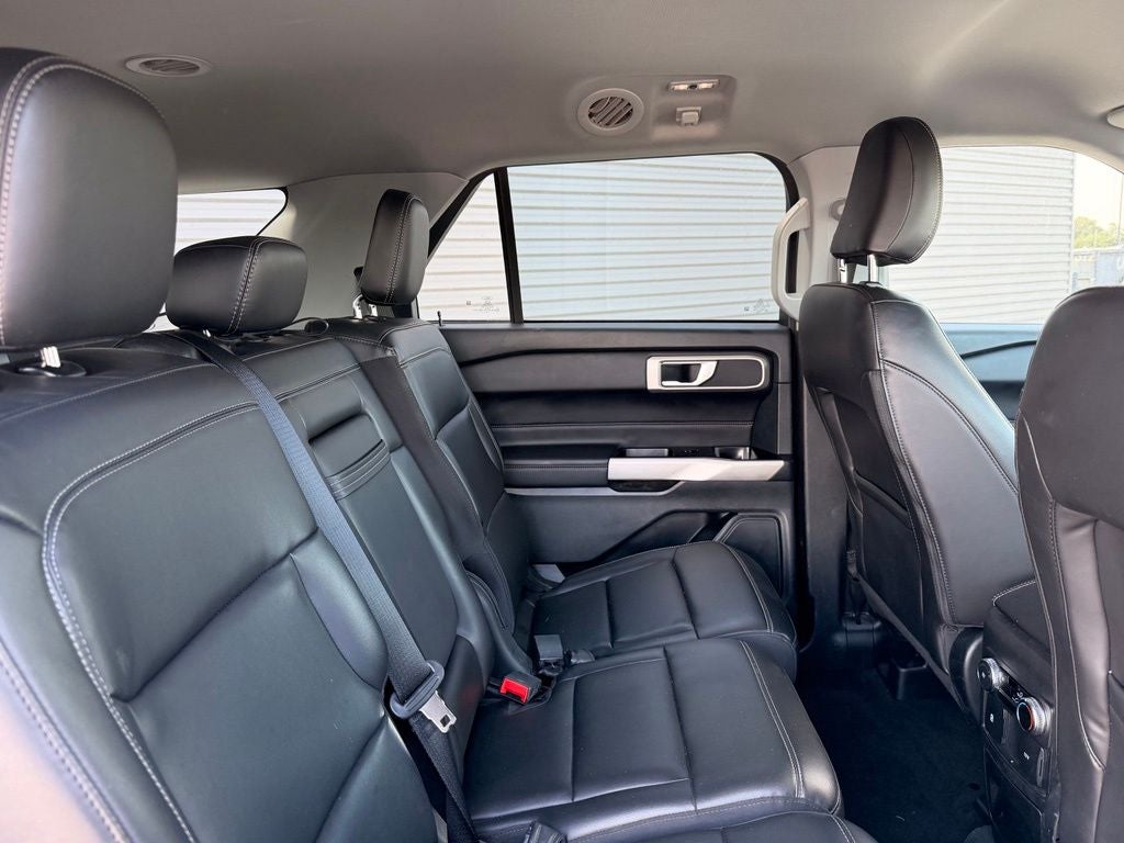 2022 Ford Explorer XLT 4WD | 7 Passenger
