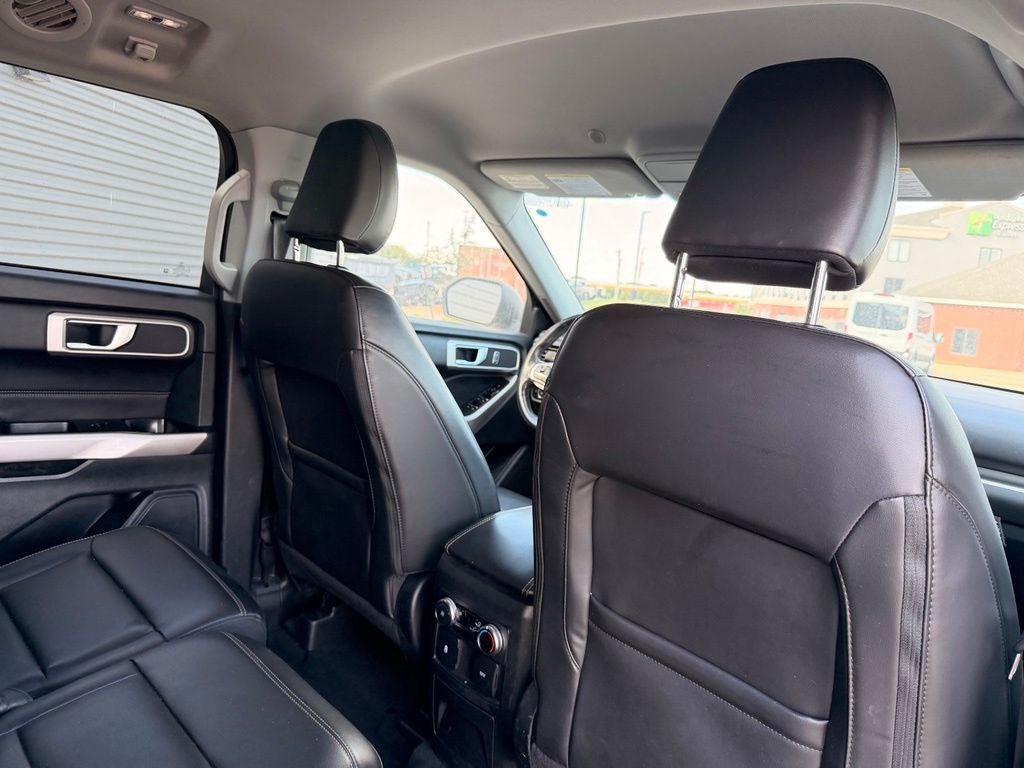 2022 Ford Explorer XLT 4WD | 7 Passenger