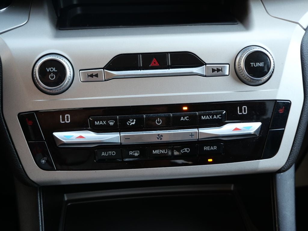 2021 Ford Explorer XLT 4WD | 7 Passenger