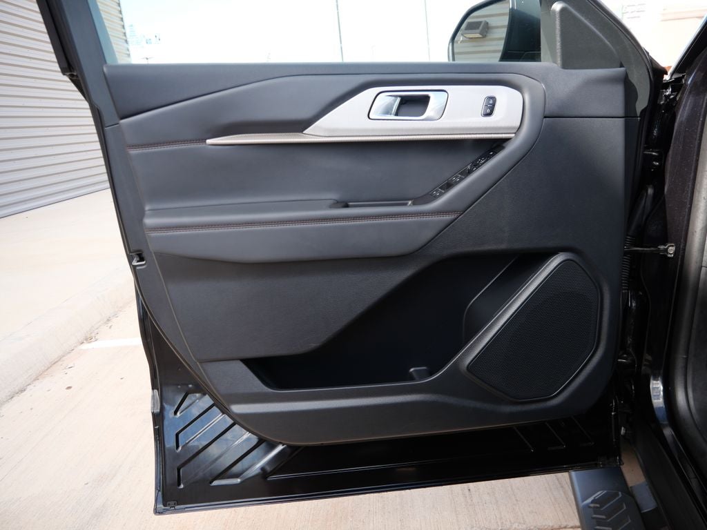 2025 Ford Explorer Active AWD | Active Comfort Pkg