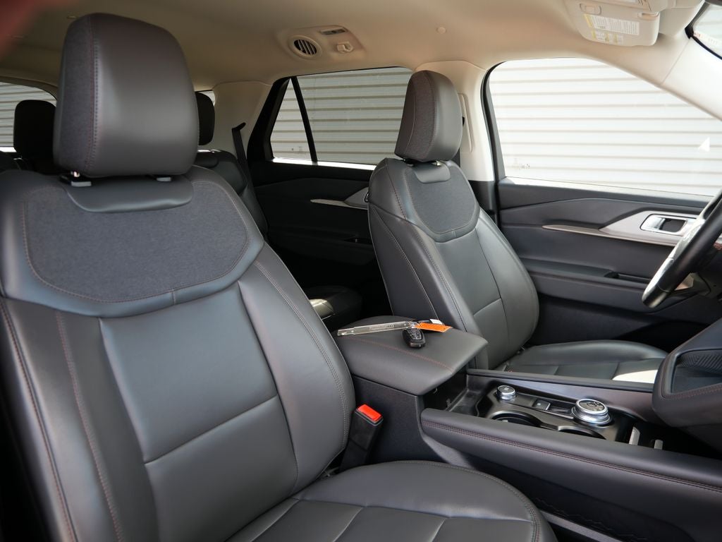 2025 Ford Explorer Active AWD | Active Comfort Pkg