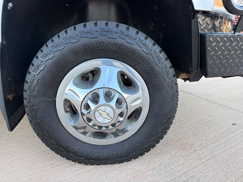 2009 Chevrolet Silverado 3500HD LT LT1 | 4WD | Iowa Mold Crane