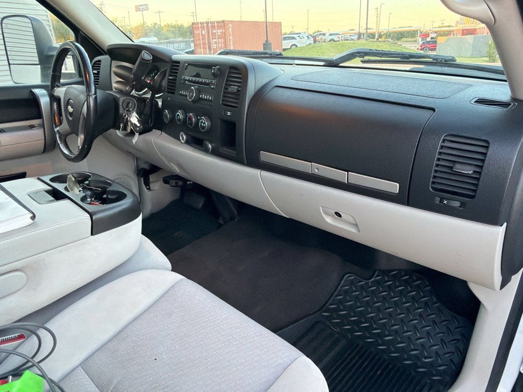 2009 Chevrolet Silverado 3500HD LT LT1 | 4WD | Iowa Mold Crane