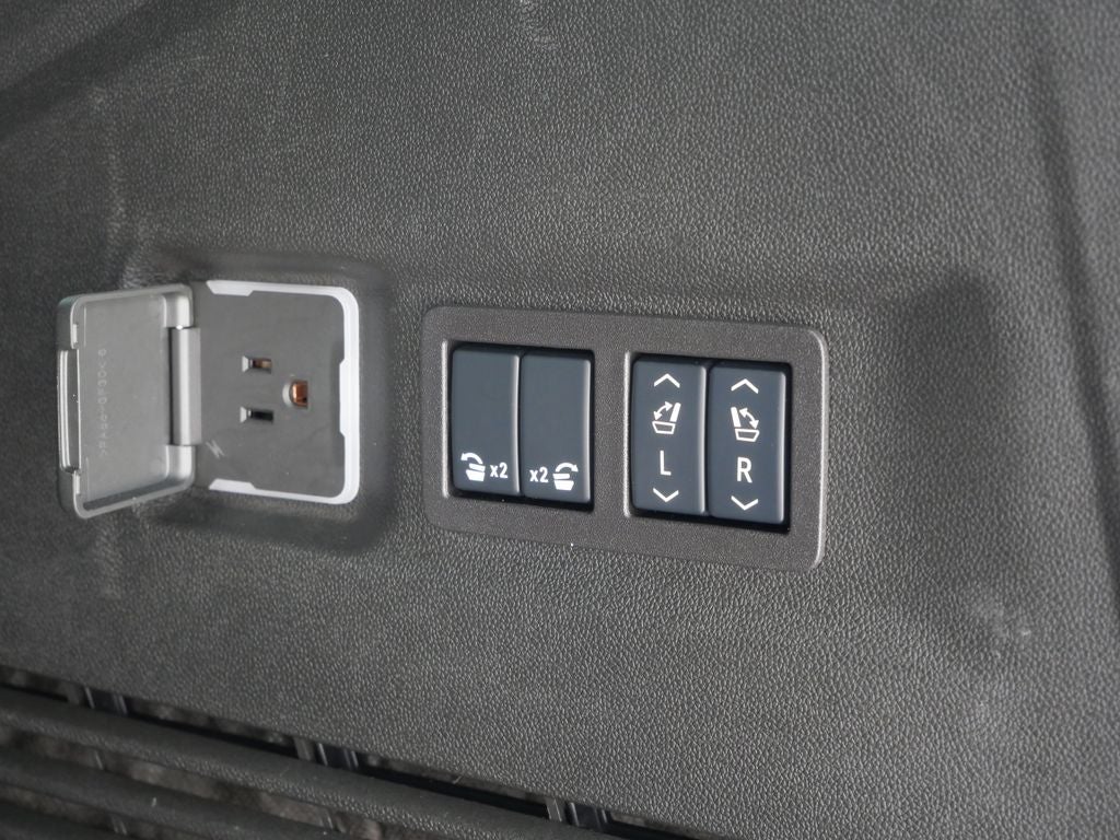 2025 GMC Yukon XL Denali 4WD | 7 Passenger