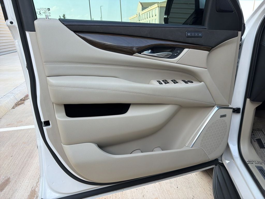 2018 Cadillac Escalade Luxury 4WD | 7 Passenger