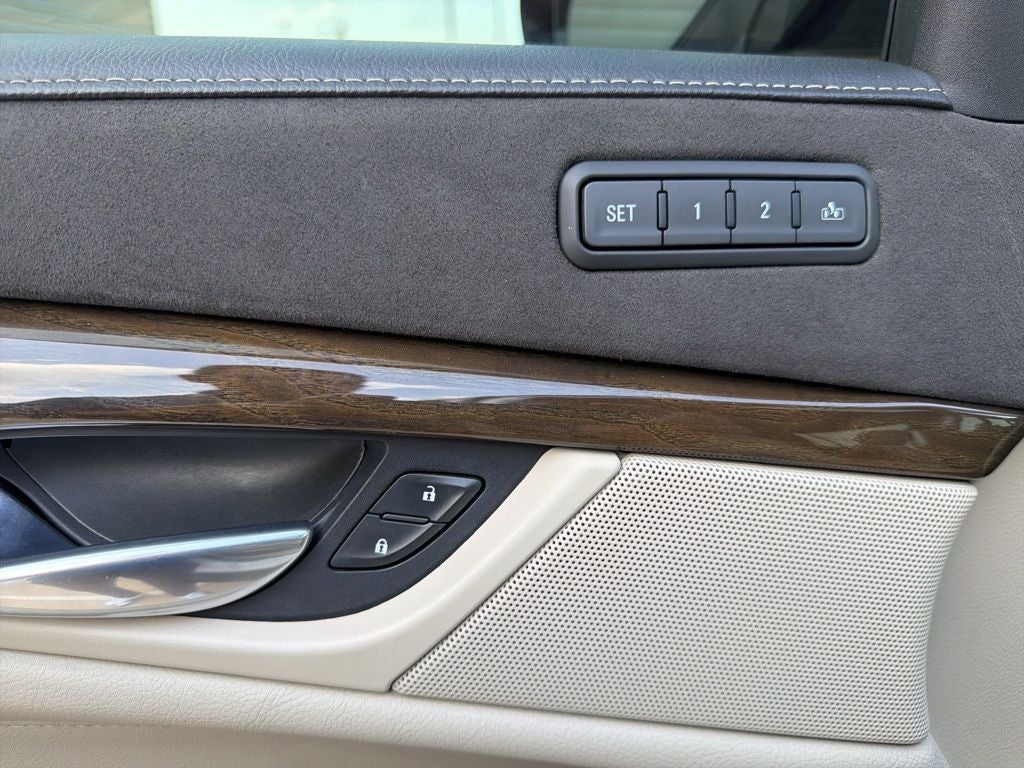 2018 Cadillac Escalade Luxury 4WD | 7 Passenger