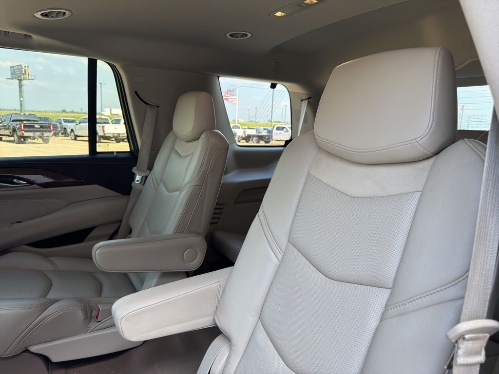 2018 Cadillac Escalade Luxury 4WD | 7 Passenger