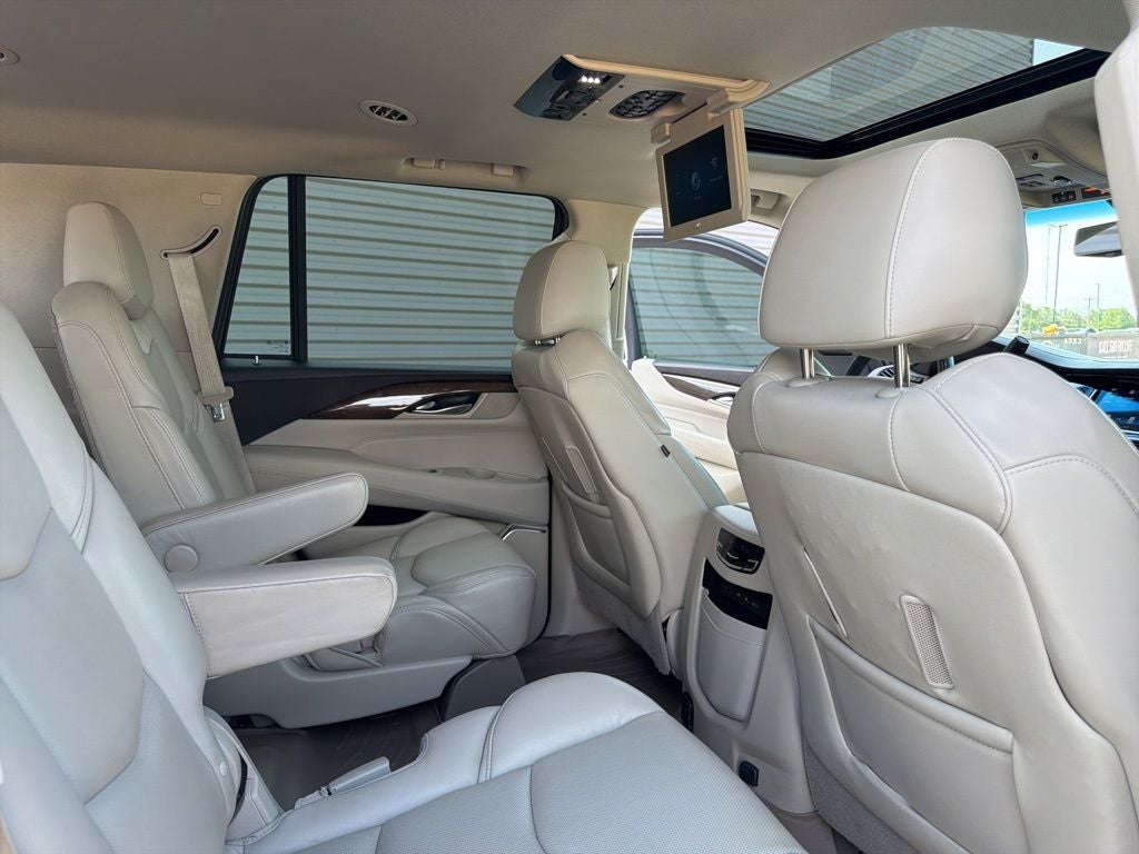2018 Cadillac Escalade Luxury 4WD | 7 Passenger
