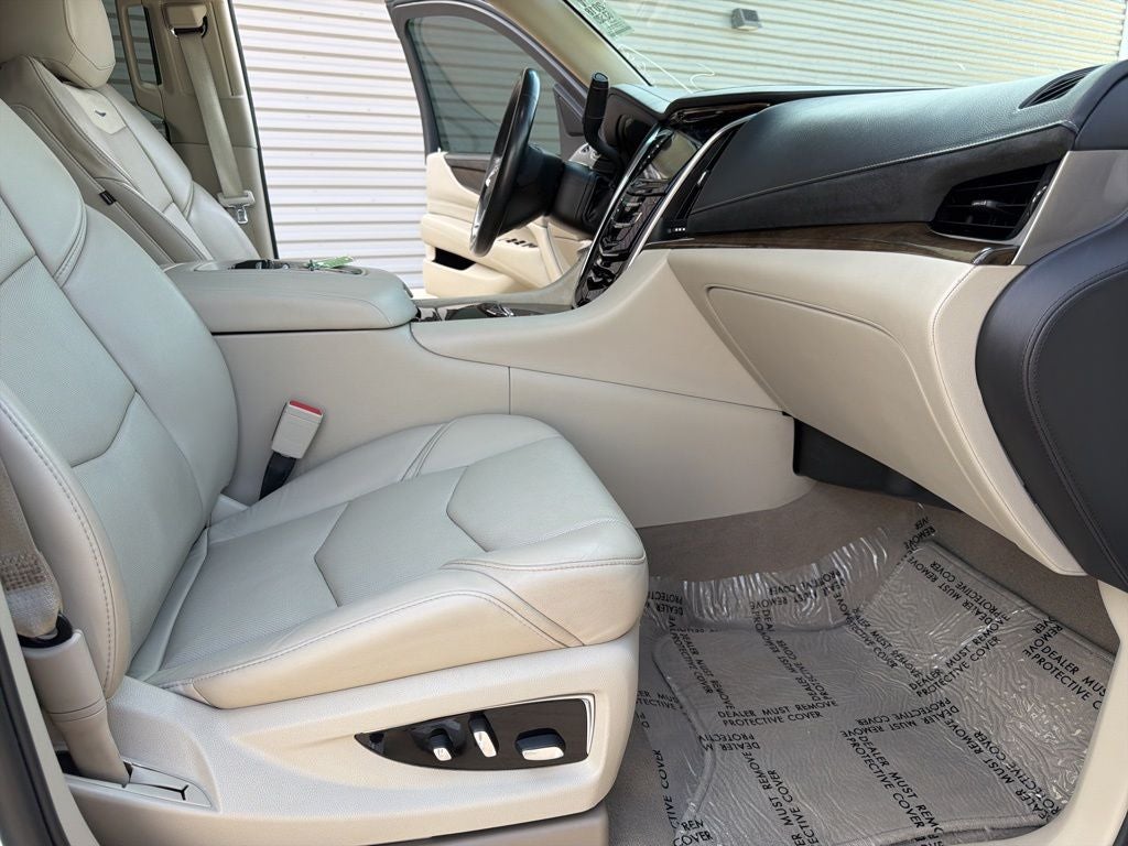2018 Cadillac Escalade Luxury 4WD | 7 Passenger