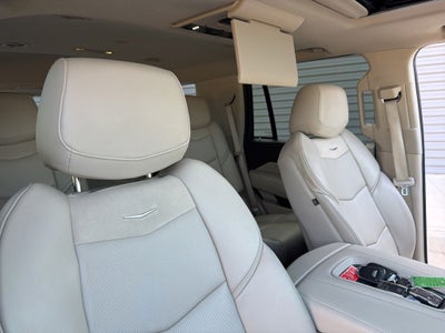2018 Cadillac Escalade Luxury 4WD | 7 Passenger