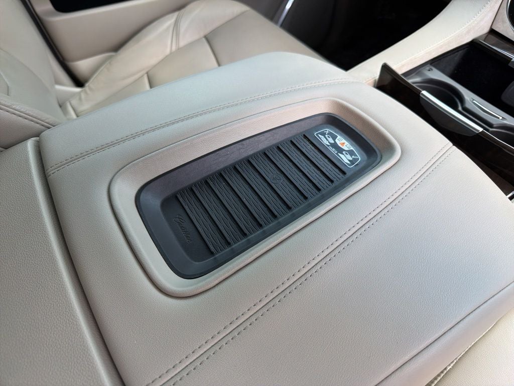 2018 Cadillac Escalade Luxury 4WD | 7 Passenger