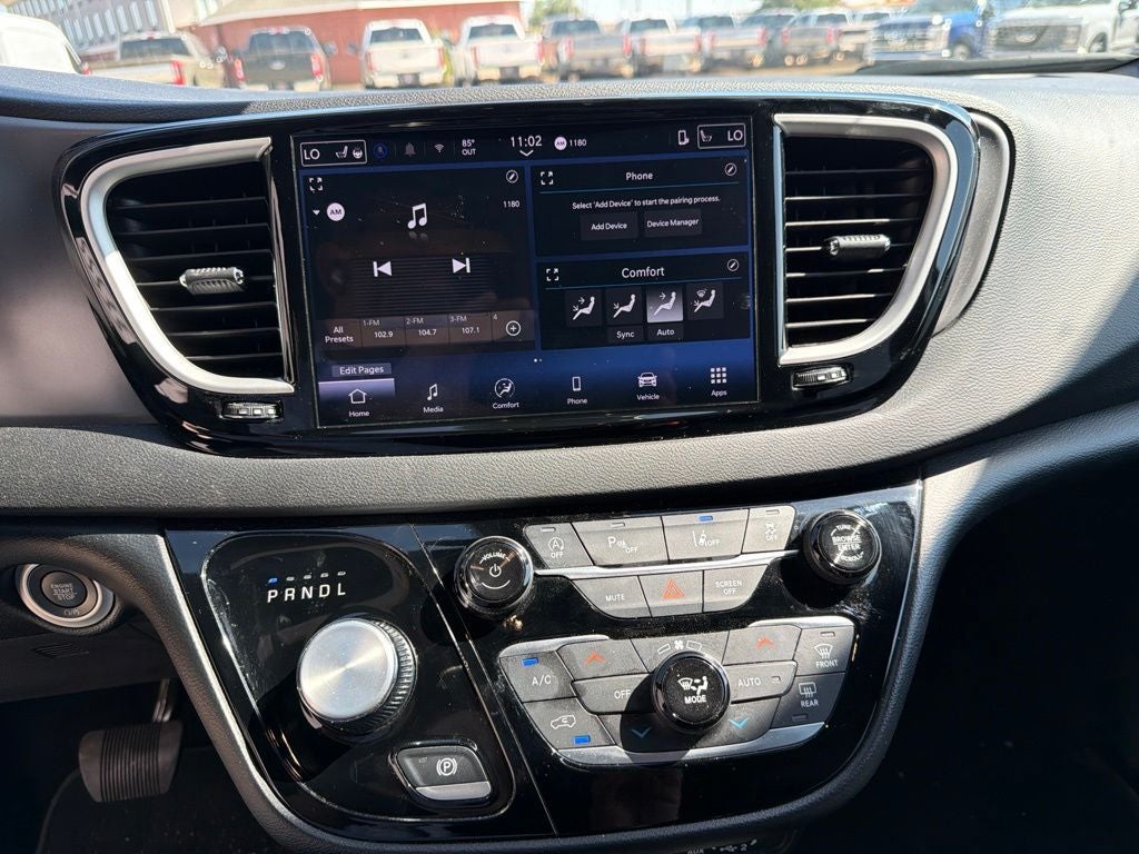 2025 Chrysler Pacifica Select