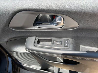 2025 Chrysler Pacifica Select 7 Passenger