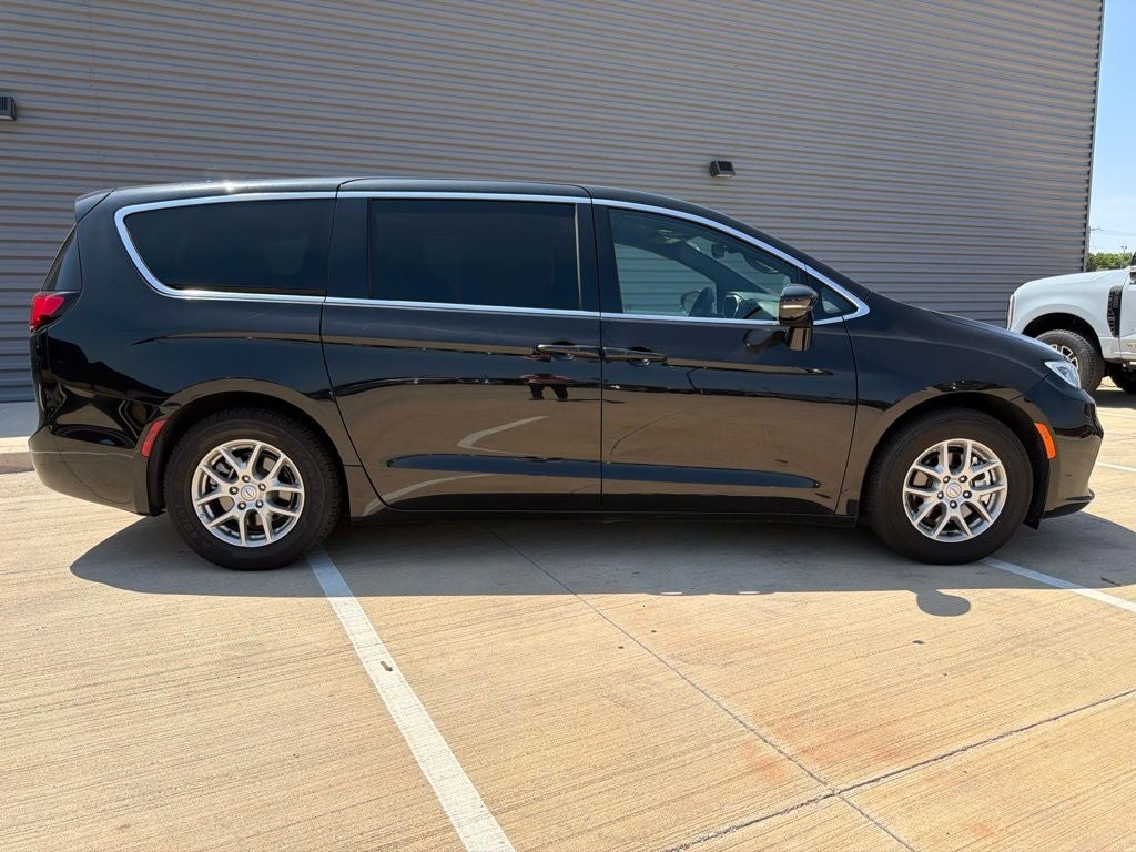2025 Chrysler Pacifica Select 7 Passenger