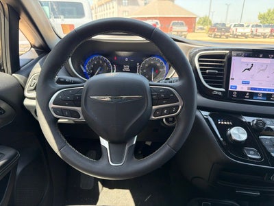 2025 Chrysler Pacifica Select 7 Passenger