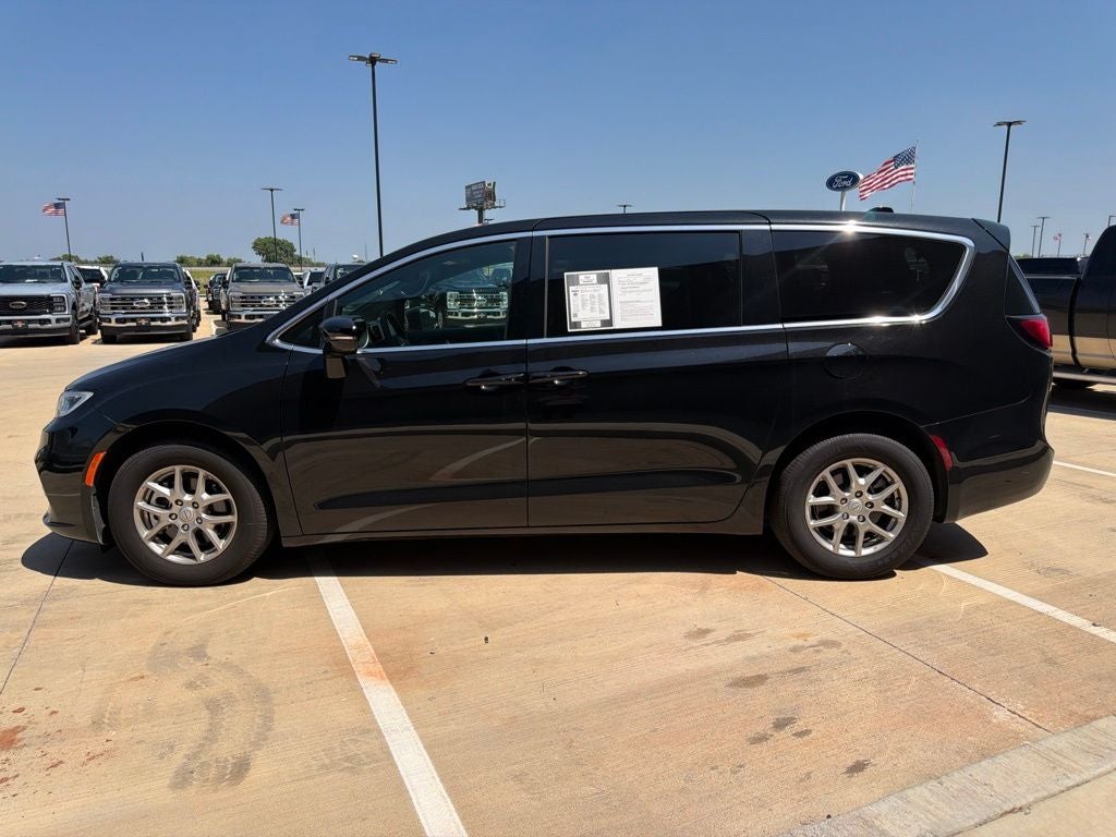 2025 Chrysler Pacifica Select 7 Passenger