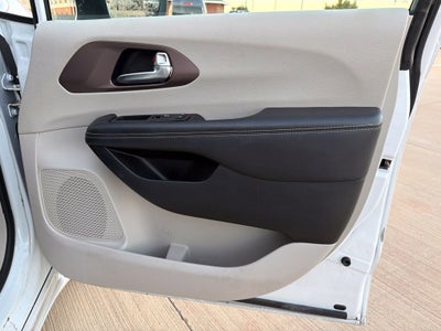 2024 Chrysler Voyager LX 7 Passenger