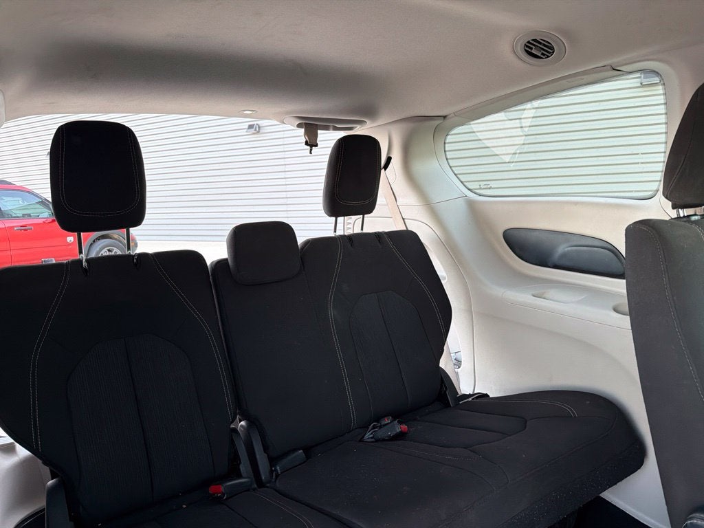 2024 Chrysler Voyager LX 7 Passenger