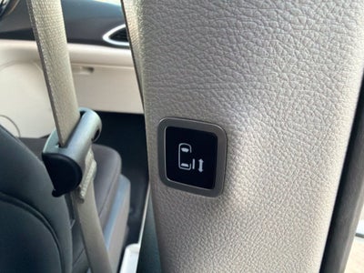 2024 Chrysler Voyager LX 7 Passenger