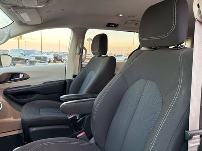 2024 Chrysler Voyager LX 7 Passenger