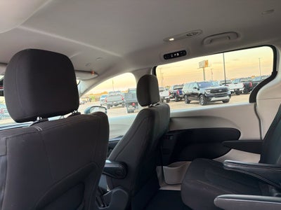 2024 Chrysler Voyager LX 7 Passenger