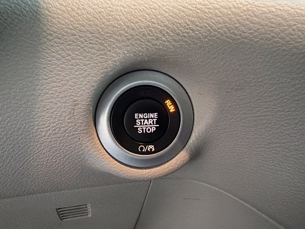 2024 Chrysler Voyager LX 7 Passenger