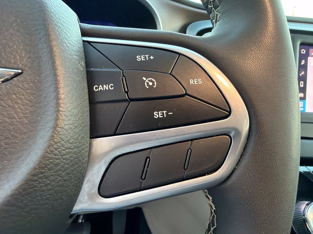 2024 Chrysler Voyager LX 7 Passenger