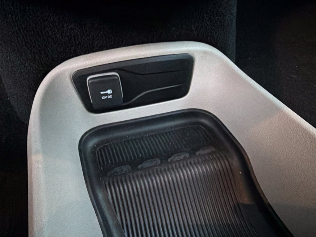 2024 Chrysler Voyager LX 7 Passenger