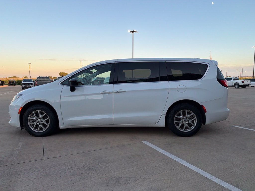 2024 Chrysler Voyager LX 7 Passenger