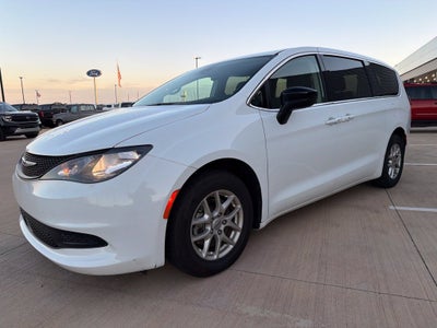 2024 Chrysler Voyager LX 7 Passenger