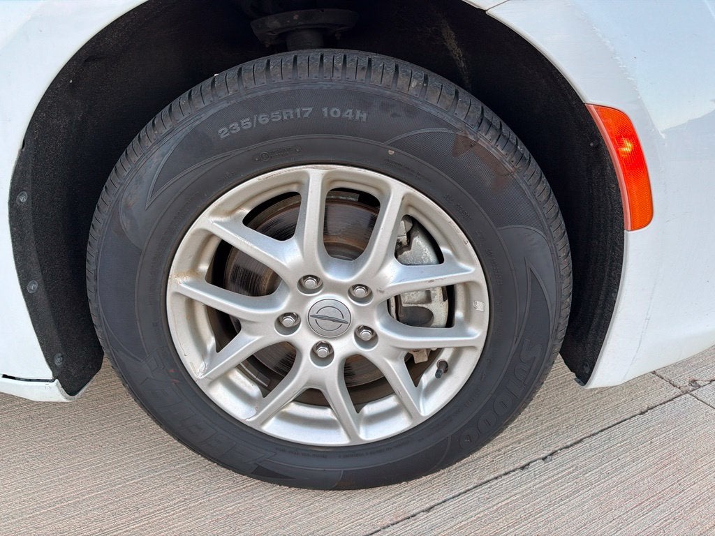 2024 Chrysler Voyager LX 7 Passenger