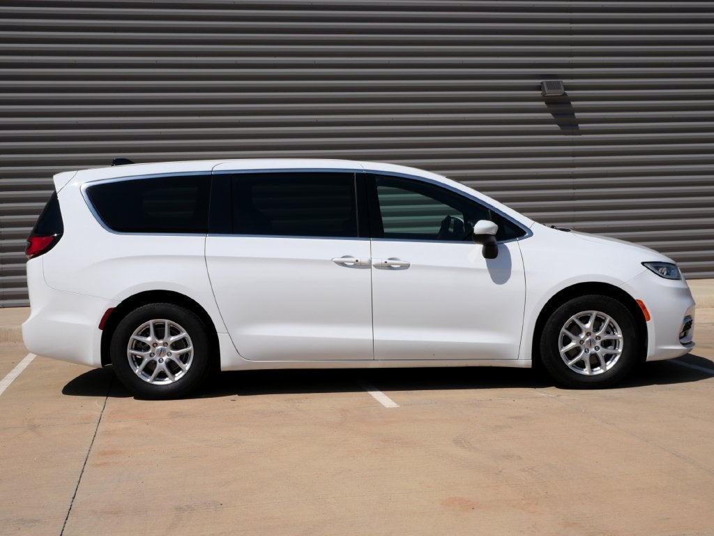 2023 Chrysler Pacifica Touring 7 Passenger