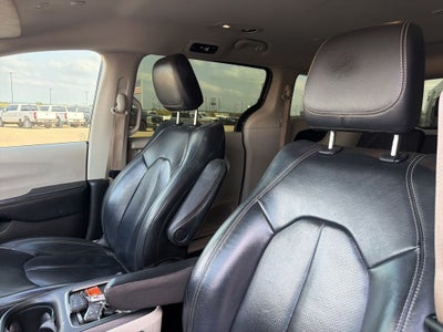 2022 Chrysler Pacifica Hybrid Touring L 7 Passenger