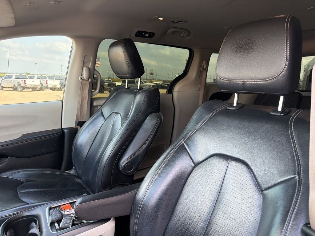 2022 Chrysler Pacifica Hybrid Touring L 7 Passenger