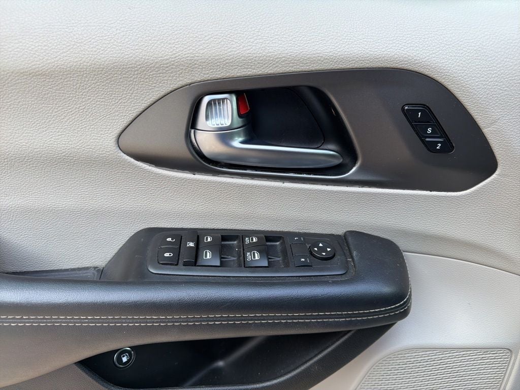 2022 Chrysler Pacifica Hybrid Touring L 7 Passenger