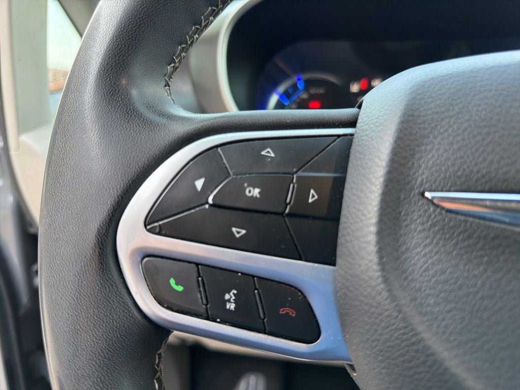 2022 Chrysler Pacifica Hybrid Touring L 7 Passenger