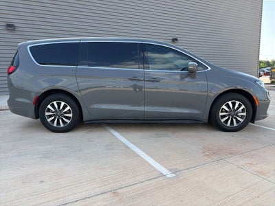 2022 Chrysler Pacifica Hybrid Touring L 7 Passenger