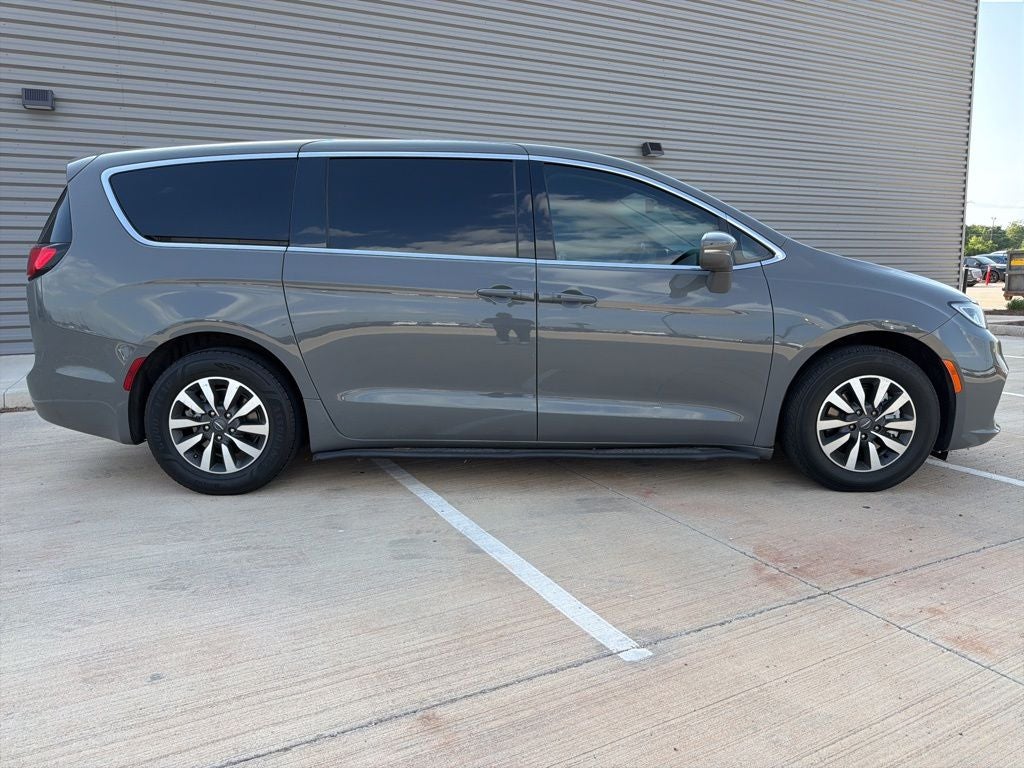 2022 Chrysler Pacifica Hybrid Touring L 7 Passenger